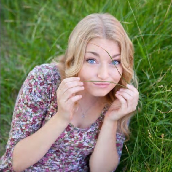 Meet your Posher, Jessica - Picture 1 of 1