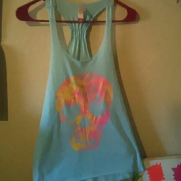 Never worn, light soft fabric, fun skull tank!