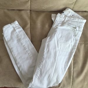 American Eagle white jeans/Jeggings. Size 2