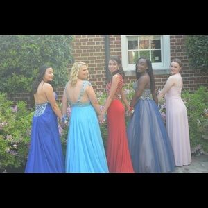 Meet your Posher, Laura