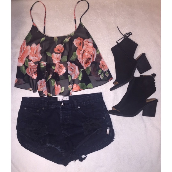 NWT Audrey 3+1 Sheer Crop Top Black w/ Rose Print