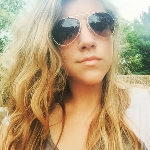 Meet your Posher, Liz