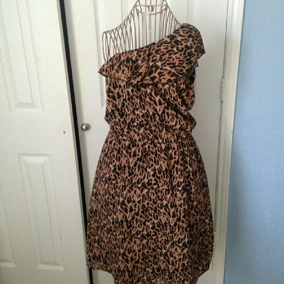 Ms. Tina Knowles - Picture 2 of 3