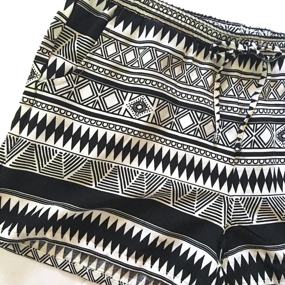 ❌SOLD❌ Aztec Print Lightweight Shorts - Picture 2 of 4