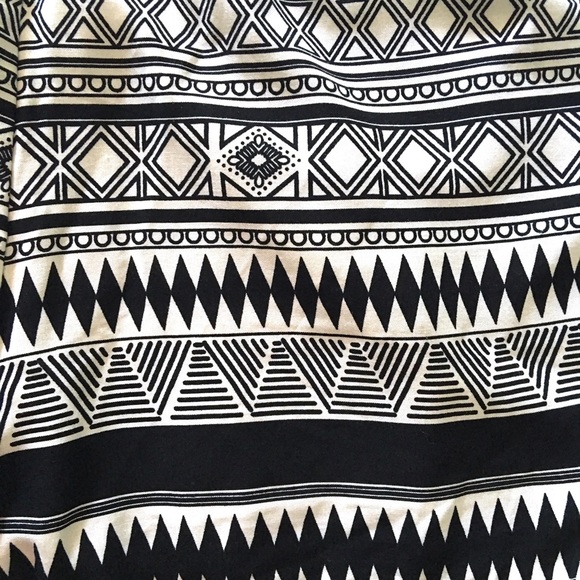 ❌SOLD❌ Aztec Print Lightweight Shorts - Picture 4 of 4