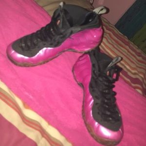 Pink and Black NIKE FOAMPOSITE!!!! Size 11.5W/10M.