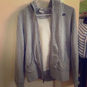 I am selling a Nike sports jacket