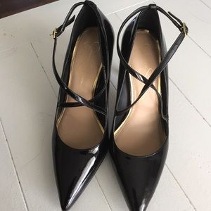 Black patent leather strappy pumps