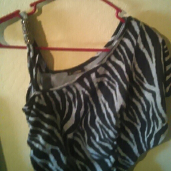 Sexy half sleeved, zebra printed, dressy top! - Picture 2 of 4