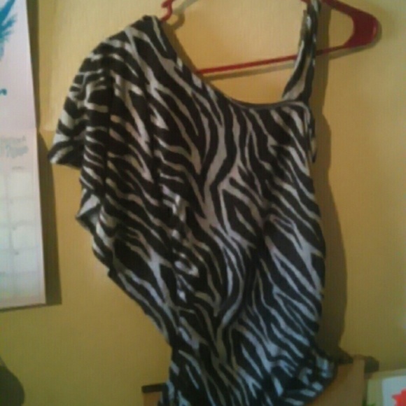 Sexy half sleeved, zebra printed, dressy top! - Picture 4 of 4