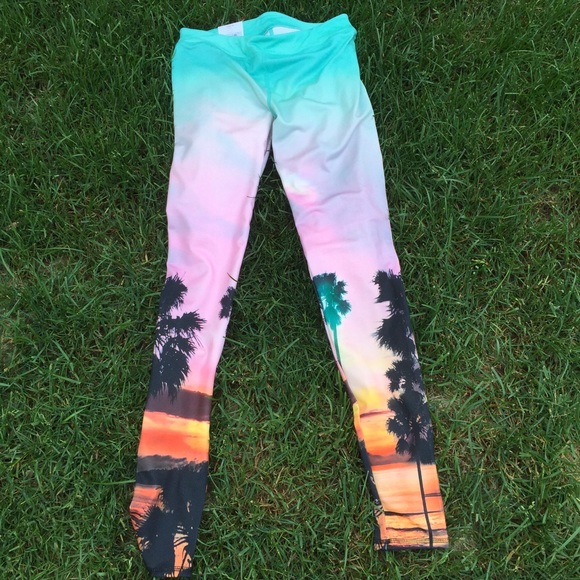 SO Island/Palm Tree Theme Leggings