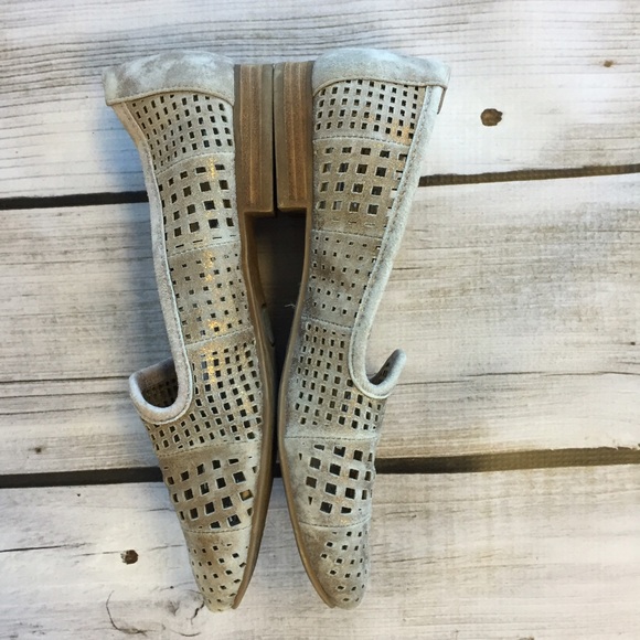 Neutral/Gold Flats/Loafers - Picture 2 of 3