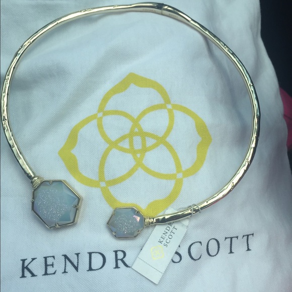 For @hoyasaxa98 Kendra Scott NWT Coursen Hinge