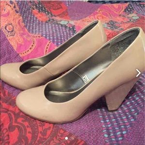 Beautiful nude pumps