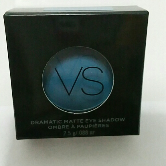 New in box Victoria's Secret blue matte shadow - Picture 1 of 3