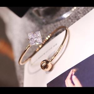 【GOLD】bracelet with diamond shape hardware