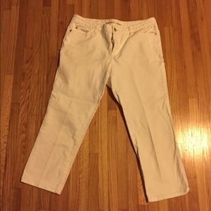 Barely worn white Michael Kors pedal pushers!!