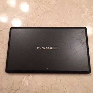 MAC pro eyeshadow palette with gift shadows!