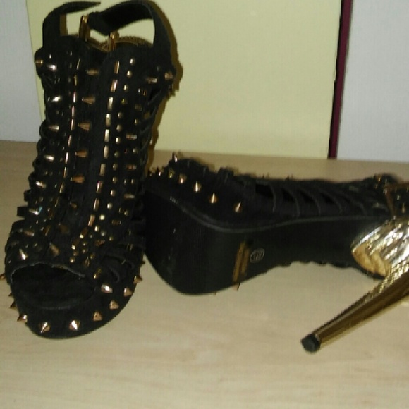Spiked suede heels - Picture 2 of 3