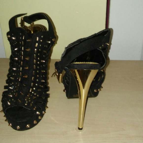 Spiked suede heels - Picture 3 of 3