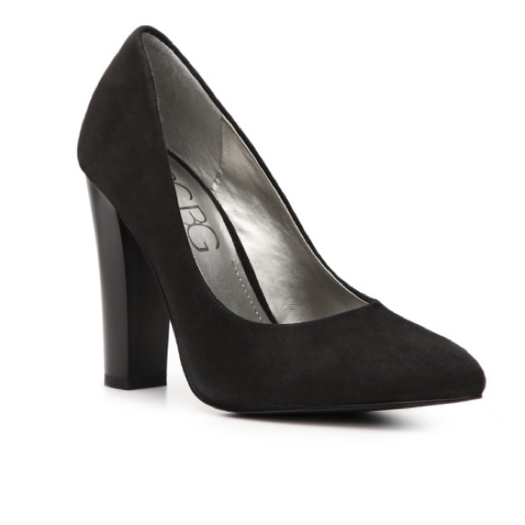 BCBG Paris Classic Black Pump! 👠