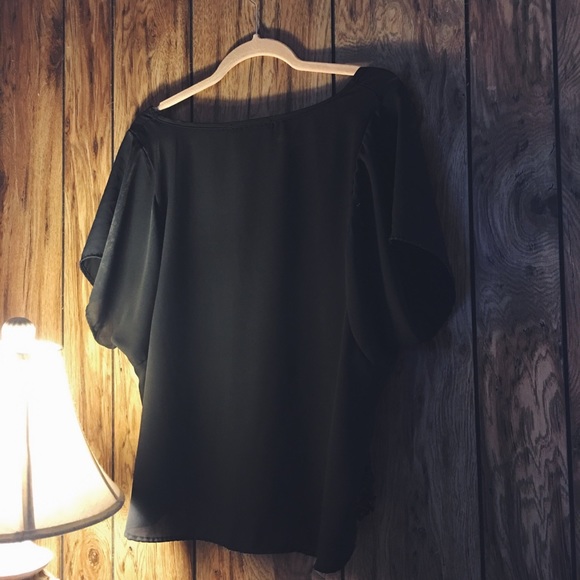 SOLD IN BUNDLE 💐💐💐 Black high low top - Picture 3 of 3