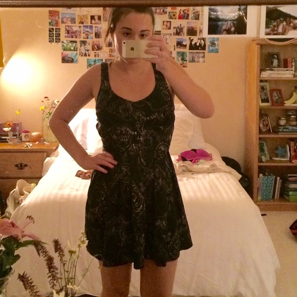 Open back patterned skater mini dress - Picture 3 of 4