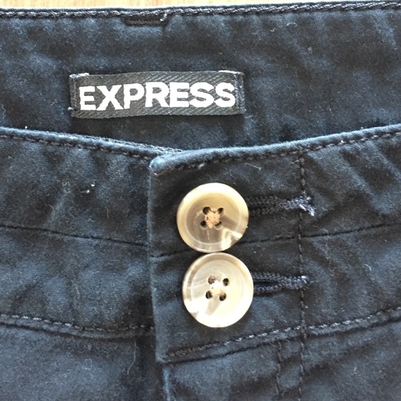 Express Shorts - Picture 2 of 3