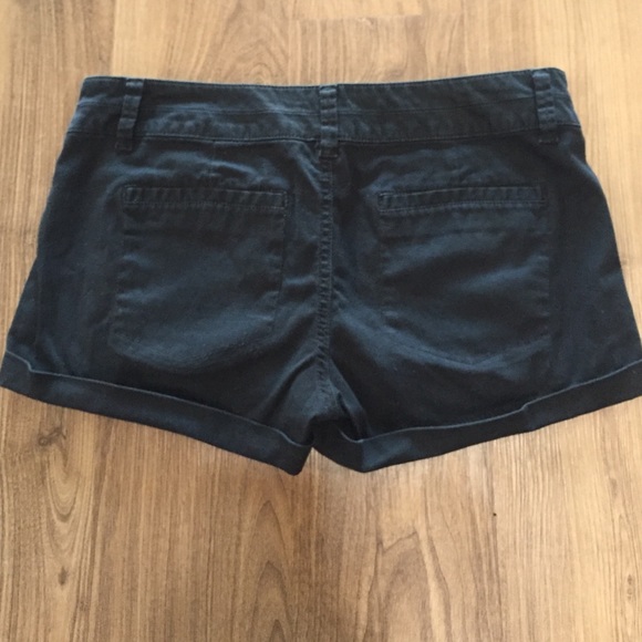 Express Shorts - Picture 3 of 3