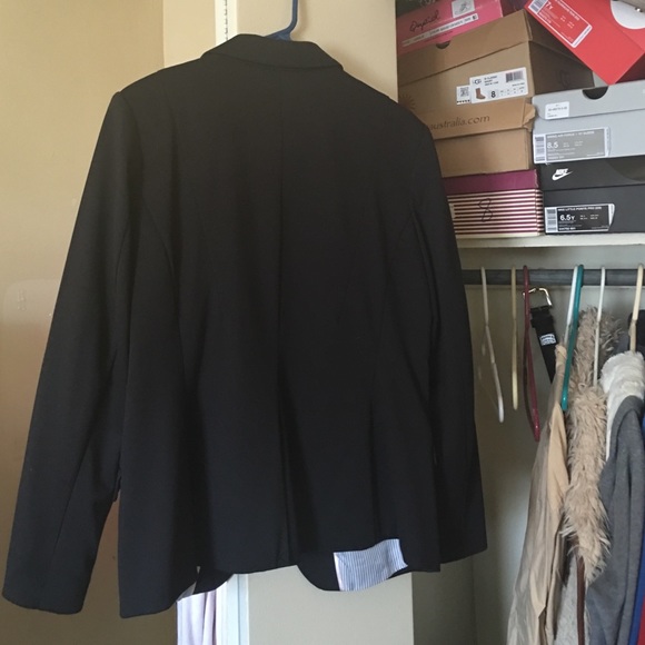 Blazer - Picture 4 of 4