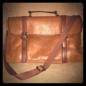 Fossil Estate EW Messenger