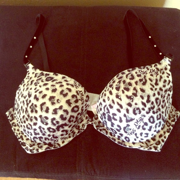 Near NEW! 😱💗 VICTORIA SECRET 36D bra!!