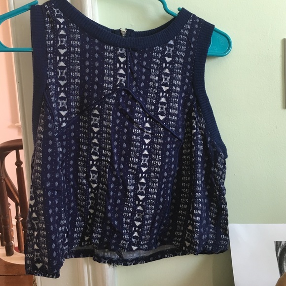 Cute Navy crop Top !