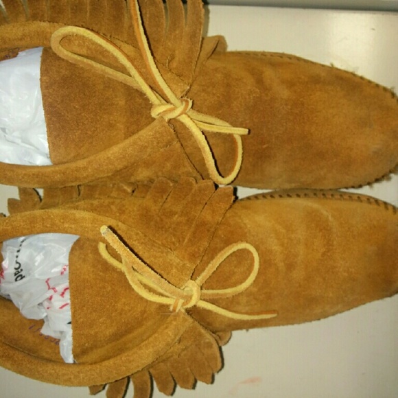 Minnetonka classic fringe ankle boot!