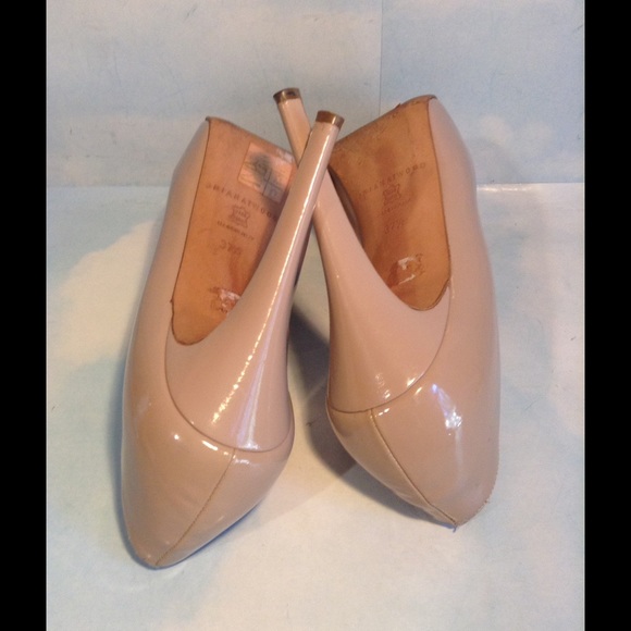 BRIAN ATWOOD BEIGE PATENT PLATFORMS SZ-7.5 - Picture 3 of 4