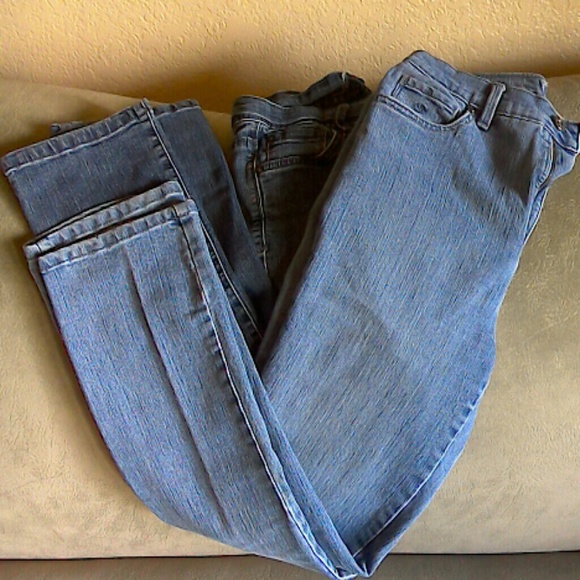 Two Pair Gloria Vanderbilt Blue Jeans Size 9 & 6