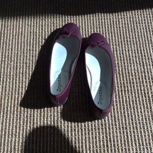 Classy and cute Repetto burgundy flats