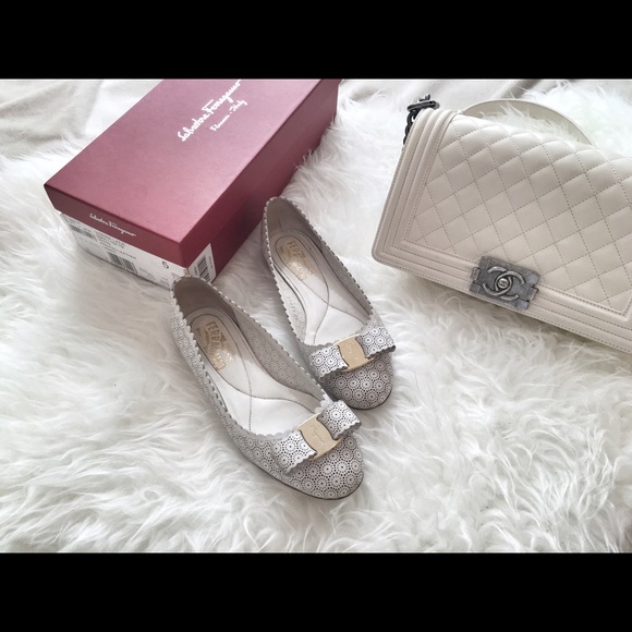 ⚠️SALE⚠️ Authentic Ferragmo Flats White
