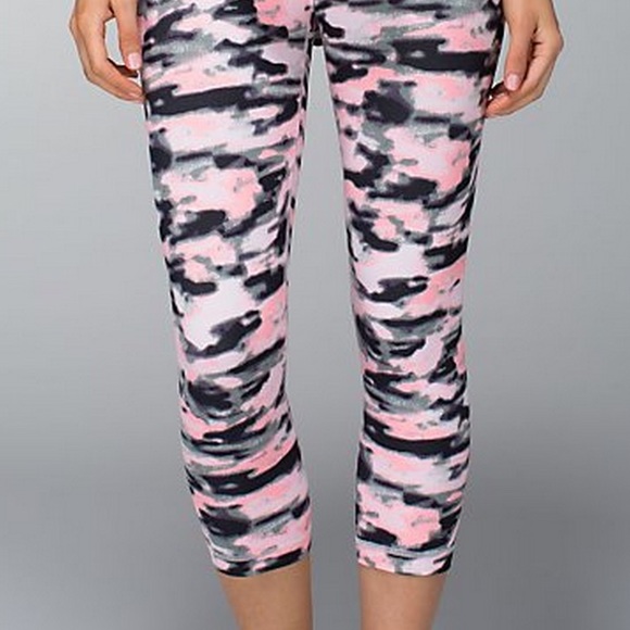 Lululemon wunder unders 7/8 length size 2
