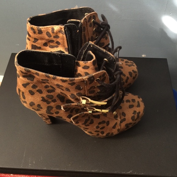 Charlotte Russe booties size 7