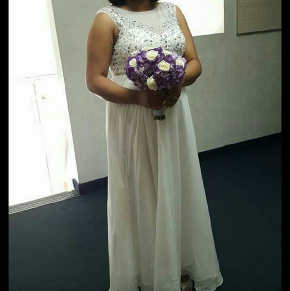 Wedding dress - Picture 1 of 1