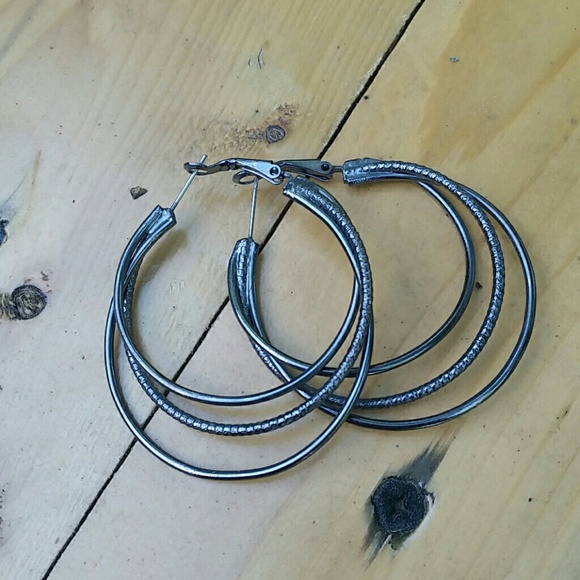 Express Earrings 🎉 - Picture 2 of 3