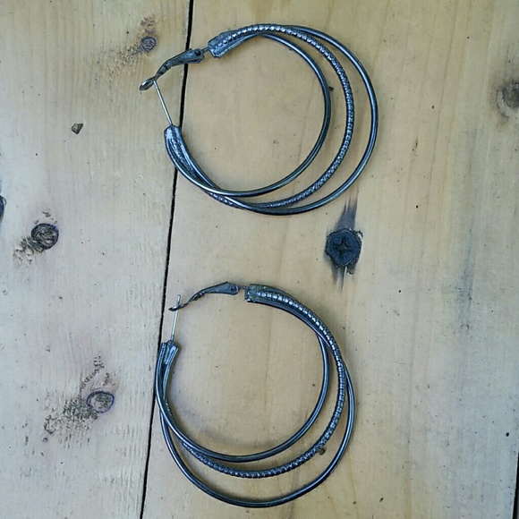 Express Earrings 🎉 - Picture 3 of 3