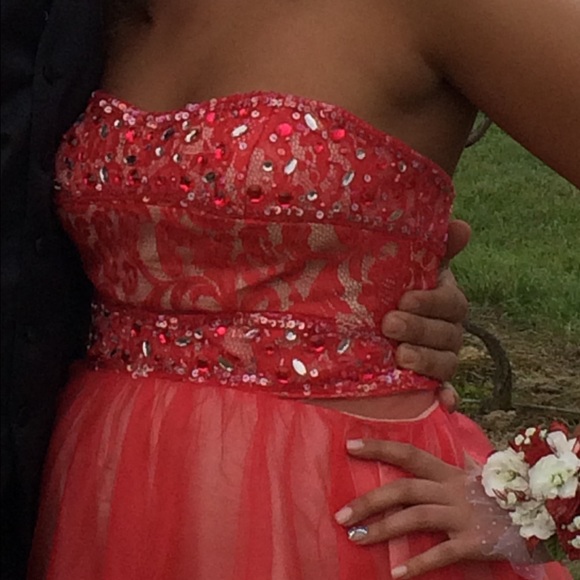 Short red prom dress - Picture 2 of 4
