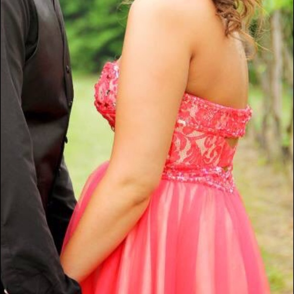 Short red prom dress - Picture 3 of 4