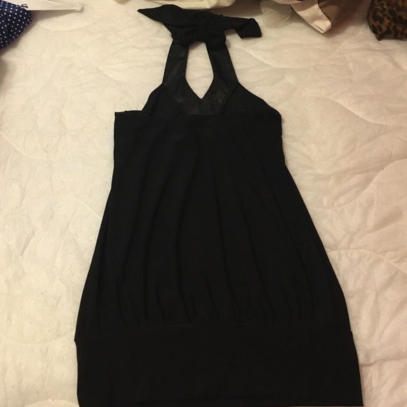Black halter top - Picture 2 of 4