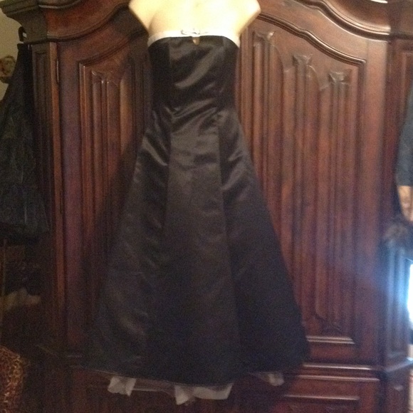 Beautiful Strapless Black Formal - Picture 1 of 4