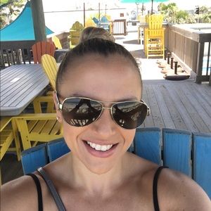 Meet your Posher, Laura