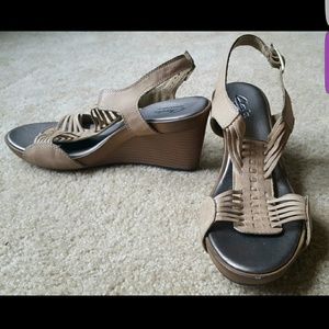 Clarks Bendables Star Gaze Beige Leather Wedges