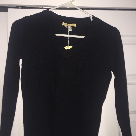 Black V neck sweater NWT